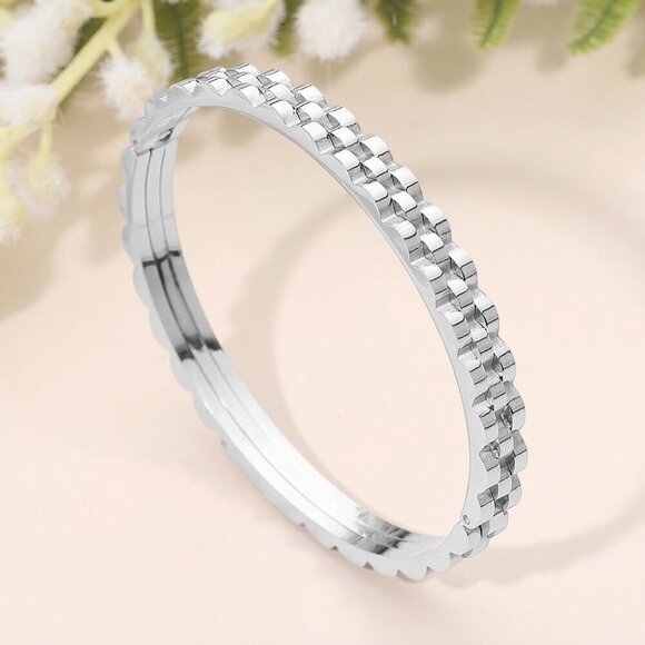 The Wild Clover Jewelry - STAINLESS STEEL TEXTURED BANGLE BRACELET